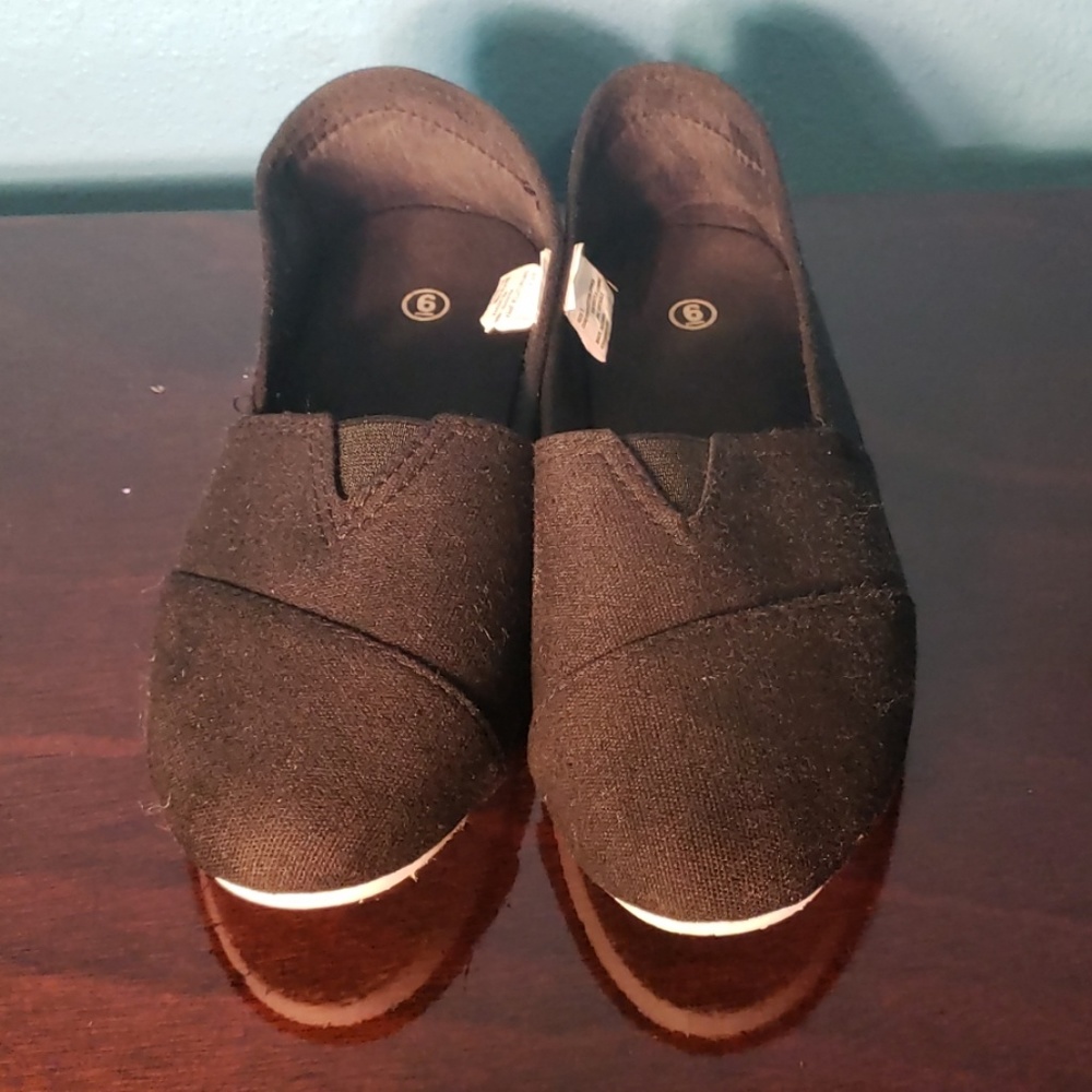 Flats - Picture 3 of 8